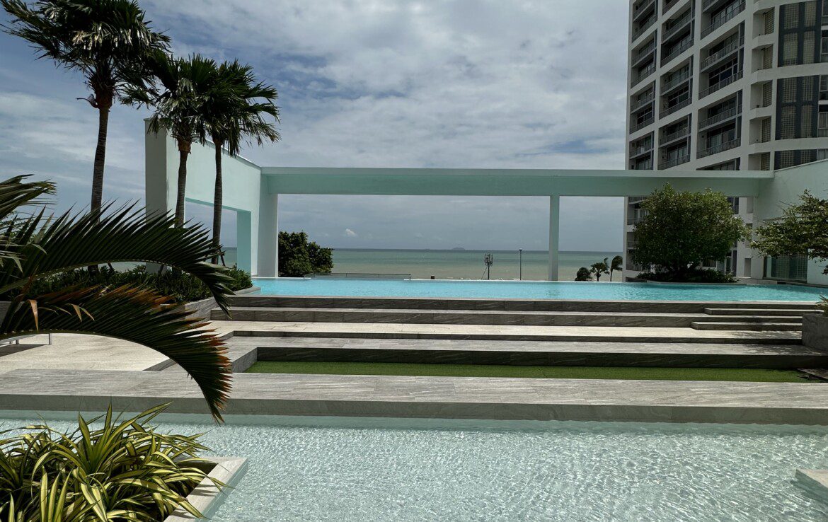 Aeras Beachfront Condominium Jomtien купить квартиру в Паттайе